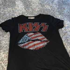 KISS tee